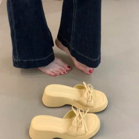 羊皮版~甜美时尚蝴蝶结一字凉拖鞋女外穿不累脚坡跟厚底露趾凉鞋