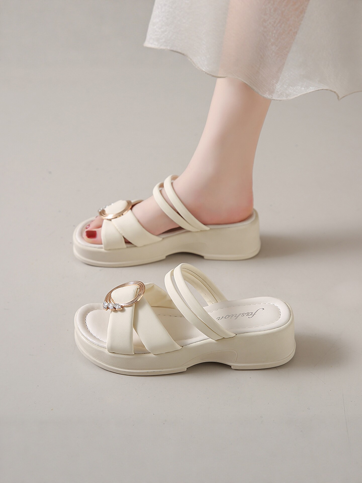 超轻拖鞋女款2026新款夏季一鞋两穿配裙子凉鞋海边外穿增高沙滩鞋主图