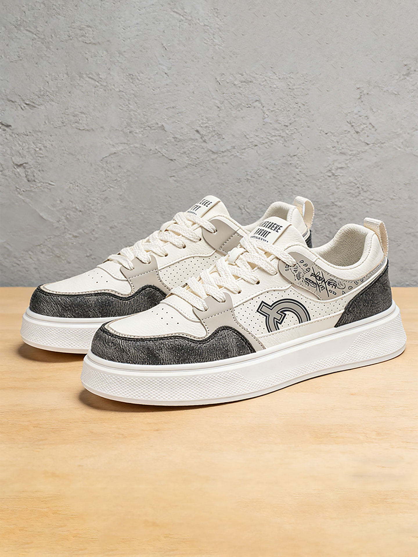 小白鞋子男款2026新款男士休闲鞋运动百搭高级感春季防水厚底板鞋主图