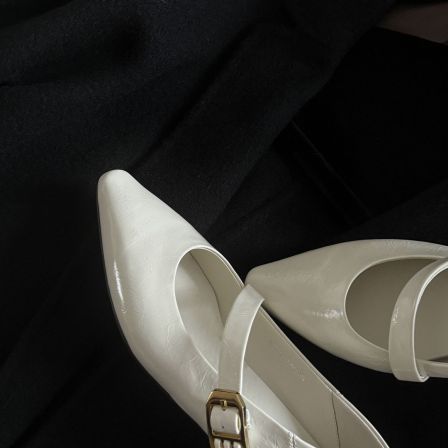 小发喵「 尖头方跟金属扣环单鞋｜多色优雅摩登步履精致新风尚」777