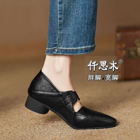 低跟玛丽珍小皮鞋女配裙子大码女鞋41到43胖脚宽肥棕色尖头单鞋40