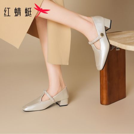 红蜻蜓秋季必备新款2026热卖款通勤简约精致适合日常搭配潮流单鞋