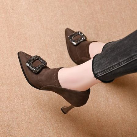 高跟鞋深口女短靴子2026早春新款钻扣黑色绒面尖头弹力套脚及裸靴