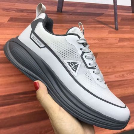 春季新款男士休闲鞋软底轻便网面潮鞋透气百搭男士运动跑步鞋三色