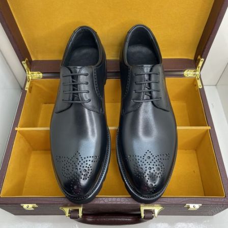 尖头德比英伦皮鞋男款时尚雕花英伦风真皮皮鞋头层牛皮鞋黑色鞋子