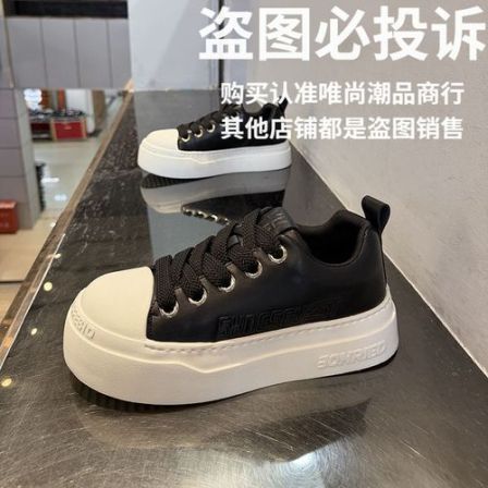 潮男时尚皮面休闲板鞋2026年春季新款简约高级感素面轻便软底男鞋