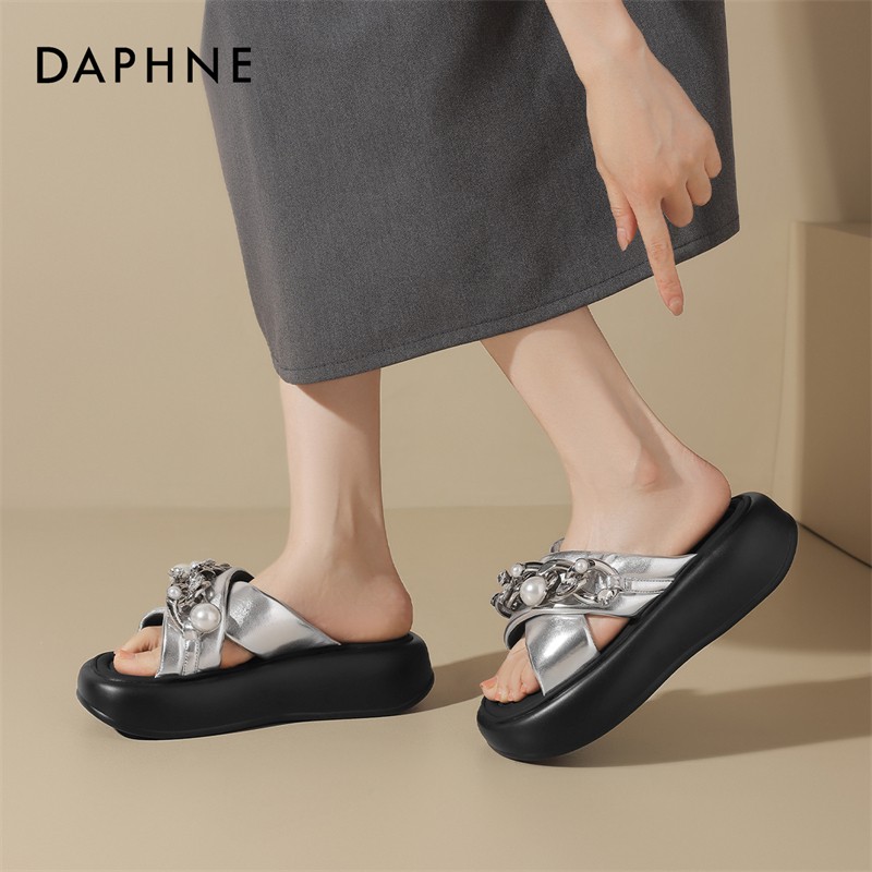 达芙2026夏季爆款弹性良好适合休闲出游场合舒适透气厚底凉拖鞋主图