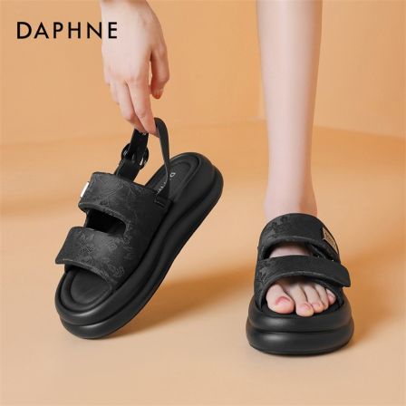 达芙妮2026夏季新款时装凉鞋夏日常备适合户外活动个性时尚女鞋