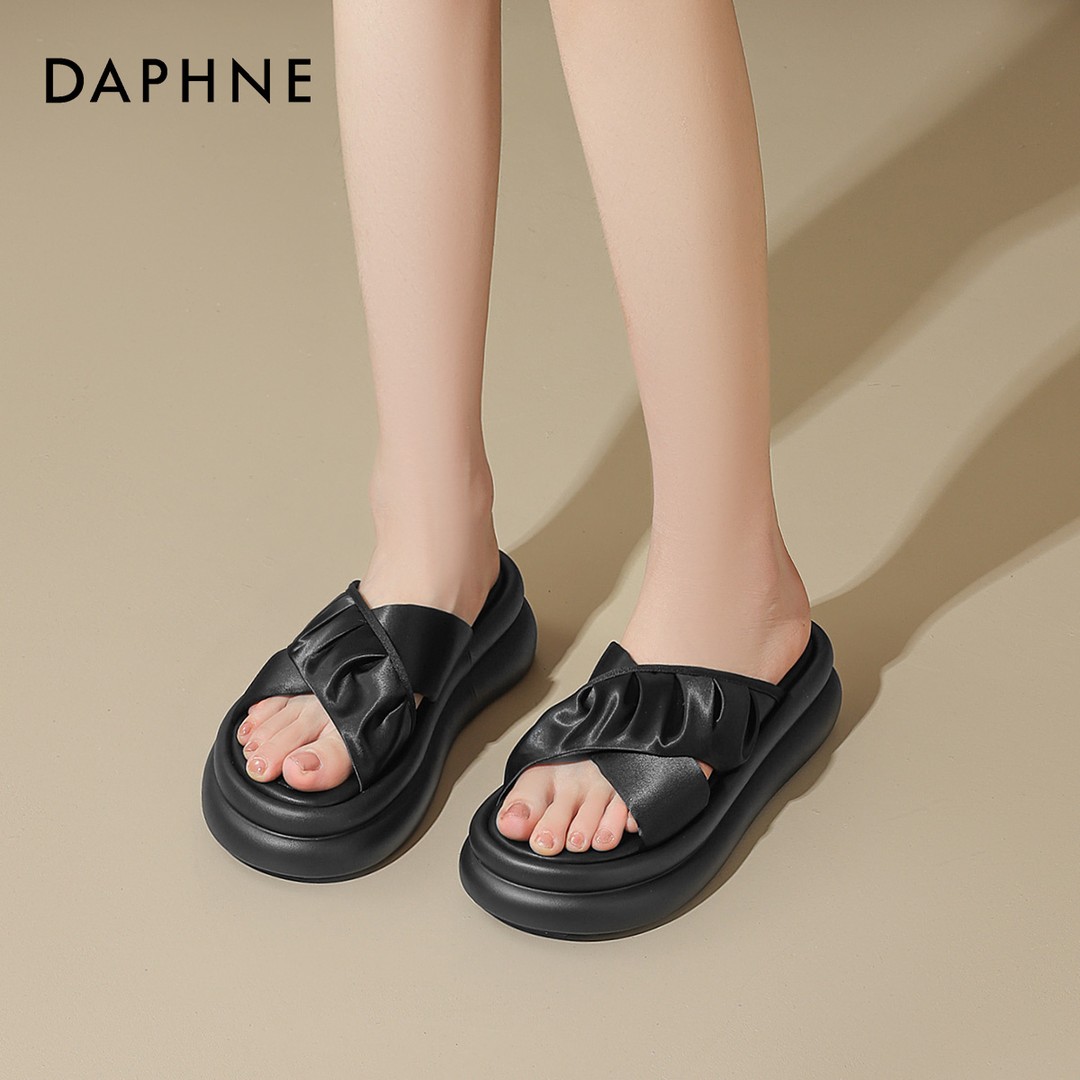 达芙妮露趾透气凉拖鞋2026爆款轻便舒适夏季必备休闲出游必备女鞋主图