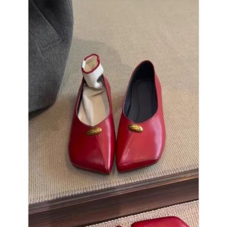 羊皮版~单鞋女2026春时尚个性红色斜方头金属扣一脚蹬内增高瓢鞋