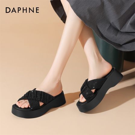 达芙妮2026新款推荐防滑耐磨露趾凉拖鞋女款夏季适合周末休闲穿搭
