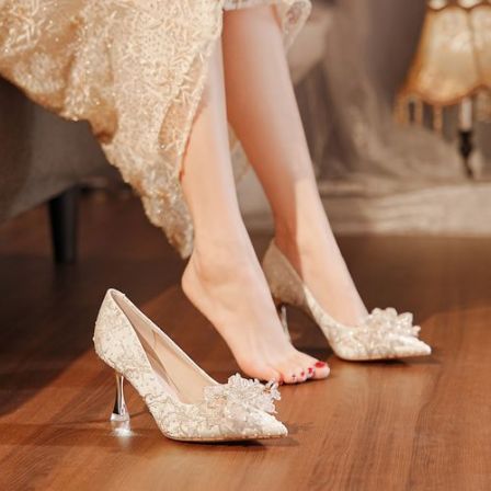 串珠花朵蝴蝶结2026夏季酒杯跟婚鞋女宴会伴娘细跟浅口高跟单鞋