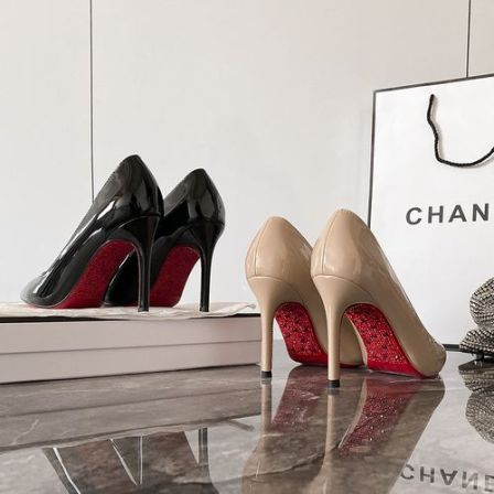 M大码红底鞋水钻尖头漆皮性感夜店高跟鞋小码大码加肥单鞋女40-45