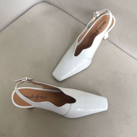 七月二店 6CM 复古英伦风方头包头后空简约低跟凉鞋春夏时尚单鞋