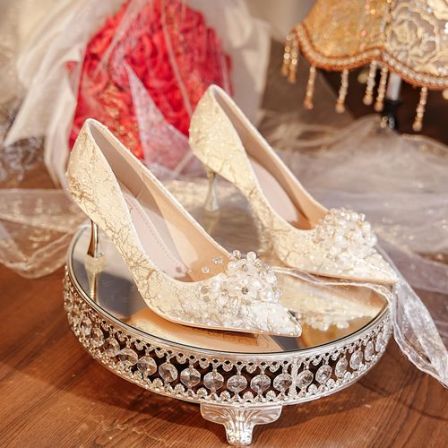 2026新款国风绸缎水钻珍珠花瓣高跟鞋女优雅细跟尖头女单鞋