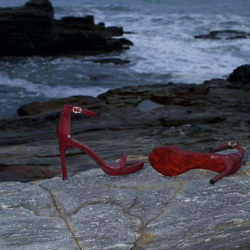 新款2026性感露趾一字带酒红漆皮红底凉鞋百搭防水台不累脚高跟鞋主图