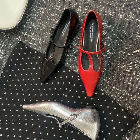 1070/颜色显白绝了/暴走不累脚法式复古T字带内增高单鞋