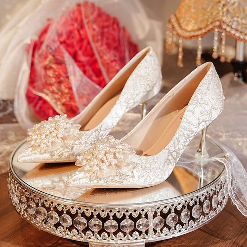 珍珠蕾丝花朵新款酒杯跟婚鞋女不累脚宴会伴娘细跟浅口高跟单鞋主图