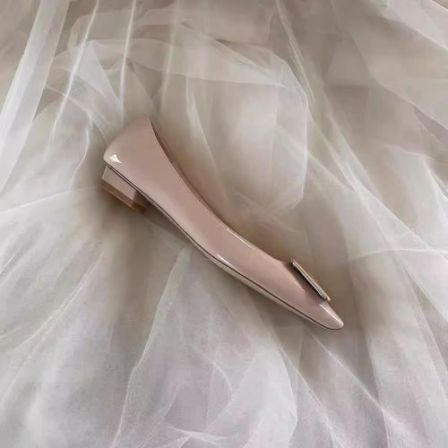 2026浅口方扣漆皮单鞋真皮方头通勤低跟鞋女矮跟显瘦裸色平底鞋