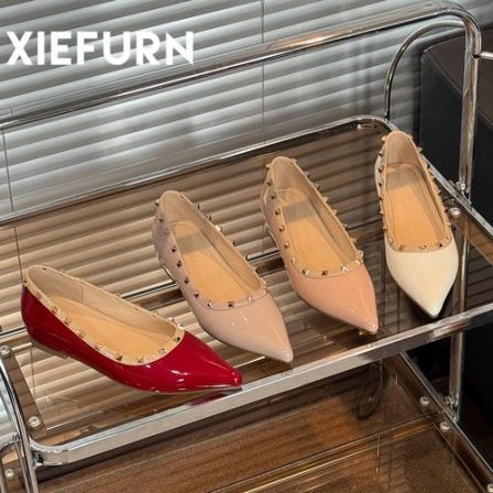 XIEFURN/鞋夫人尖头单鞋女2026新款浅口女士铆钉温柔软底平底瓢鞋