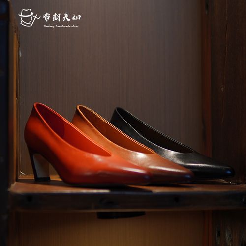 2026新款水洗牛皮低跟单鞋百搭通勤尖头粗跟浅口单鞋女鹿皮女巫鞋主图