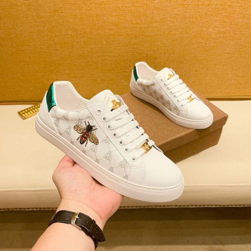 欧洲站新款高端男鞋潮流男士小蜜蜂小白鞋高档百搭韩版轻奢板鞋男主图