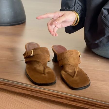 小众设计夹趾凉拖鞋女2026春季人字拖鞋粗跟复古懒人一脚蹬拖鞋女