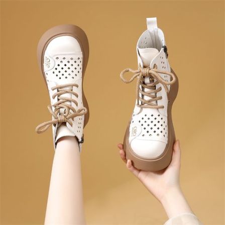 2026春夏镂空透气马丁靴女新款洞洞鞋短筒英伦风软底不累脚凉靴