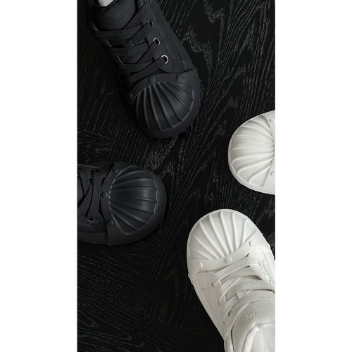 龙叨叨冬季新品时尚设计感贝壳圆头休闲厚底增高小白鞋低帮板鞋主图