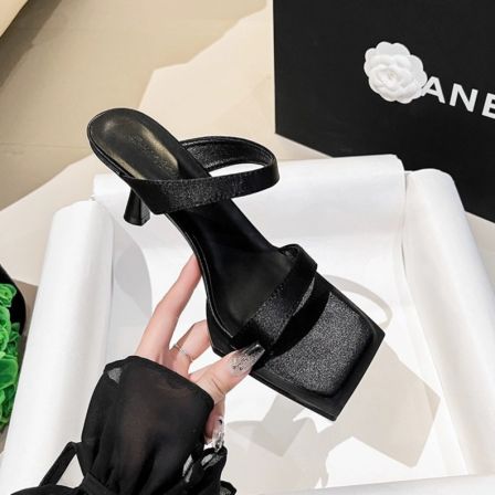高跟鞋2026春夏新款凉鞋女露趾细跟链条一字带性感黑色外穿凉拖鞋