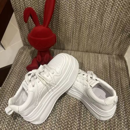 HNIH石艺2026新款慵懒风厚底皮质系带设计舒适通勤简约女款小白鞋