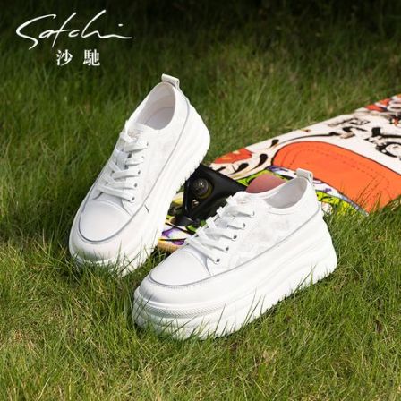 沙驰女鞋时尚厚底休闲板鞋女2024年夏季新款学院风轻便透气小白鞋