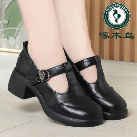 啄木鸟丁字扣单鞋软皮透气镂空软底不累脚女鞋粗跟软底中年妈妈鞋
