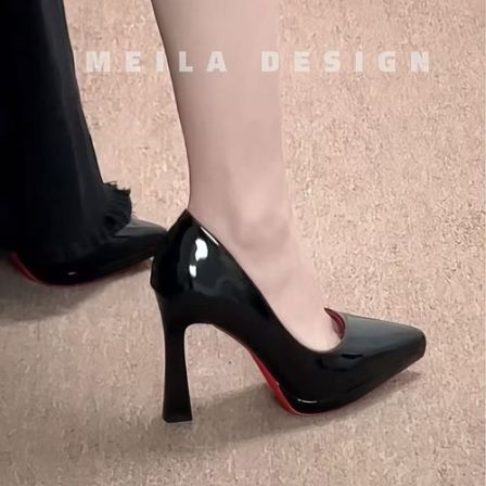 黑色高跟鞋女2026新款尖头红底漆皮气质久走不累脚性感职业单鞋子