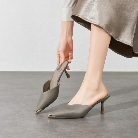 金属包头细跟半拖鞋女新款尖头外穿一脚蹬小高跟拖鞋6C131