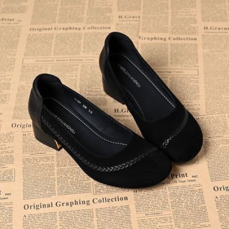 2026春秋新款妈妈鞋粗跟圆头浅口百搭复古软底黑色低跟女单鞋