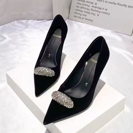 【小贝家】一代8cm黑色丝绒水钻扣尖头细跟高跟鞋春季浅口单鞋5190