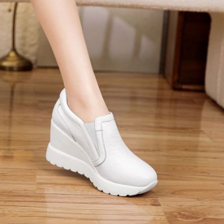 8.5cm厚底圆头单鞋春秋新款真皮休闲女鞋小个子百搭套脚坡跟鞋