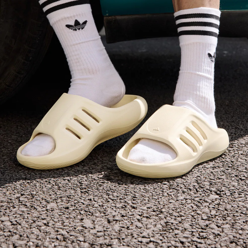 阿迪达斯ADIFOM IIINFINITY男女凉鞋一字拖鞋JH8019主图