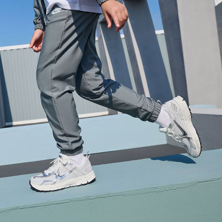 耐克NIKE VOMERO 5 迈柔大童运动鞋网面透气复古跑鞋IM9467-001