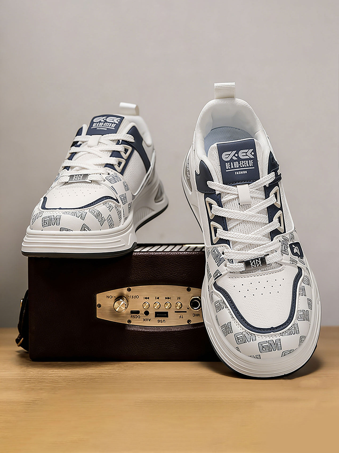 男生鞋子夏天透气青少年潮流百搭运动休闲鞋网面防臭男士帆布板鞋主图