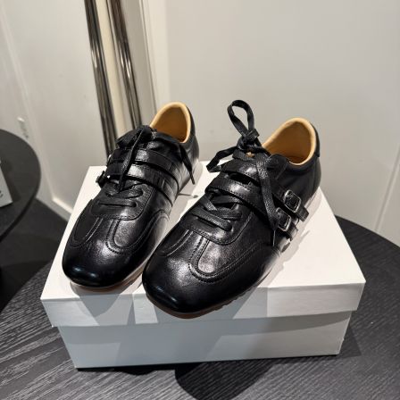 2026新款头层小牛皮德训鞋女圆头浅口魔术贴一字带豆豆鞋平底单鞋