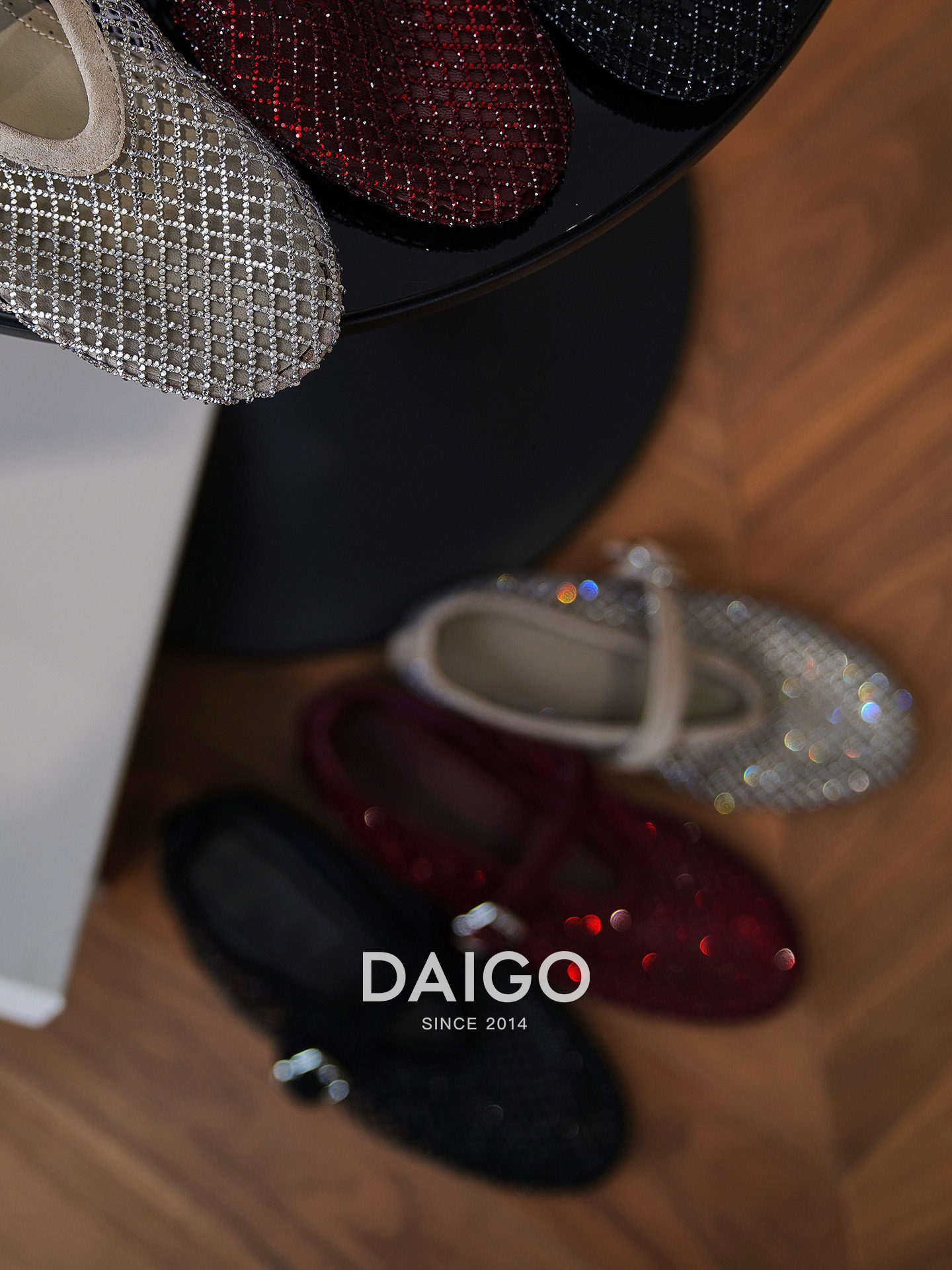 大果store【水晶鞋】承包春夏漂亮鞋子~Ala*a不掉钻麂皮镂空渔网主图