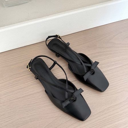 蝴蝶结绑带凉鞋