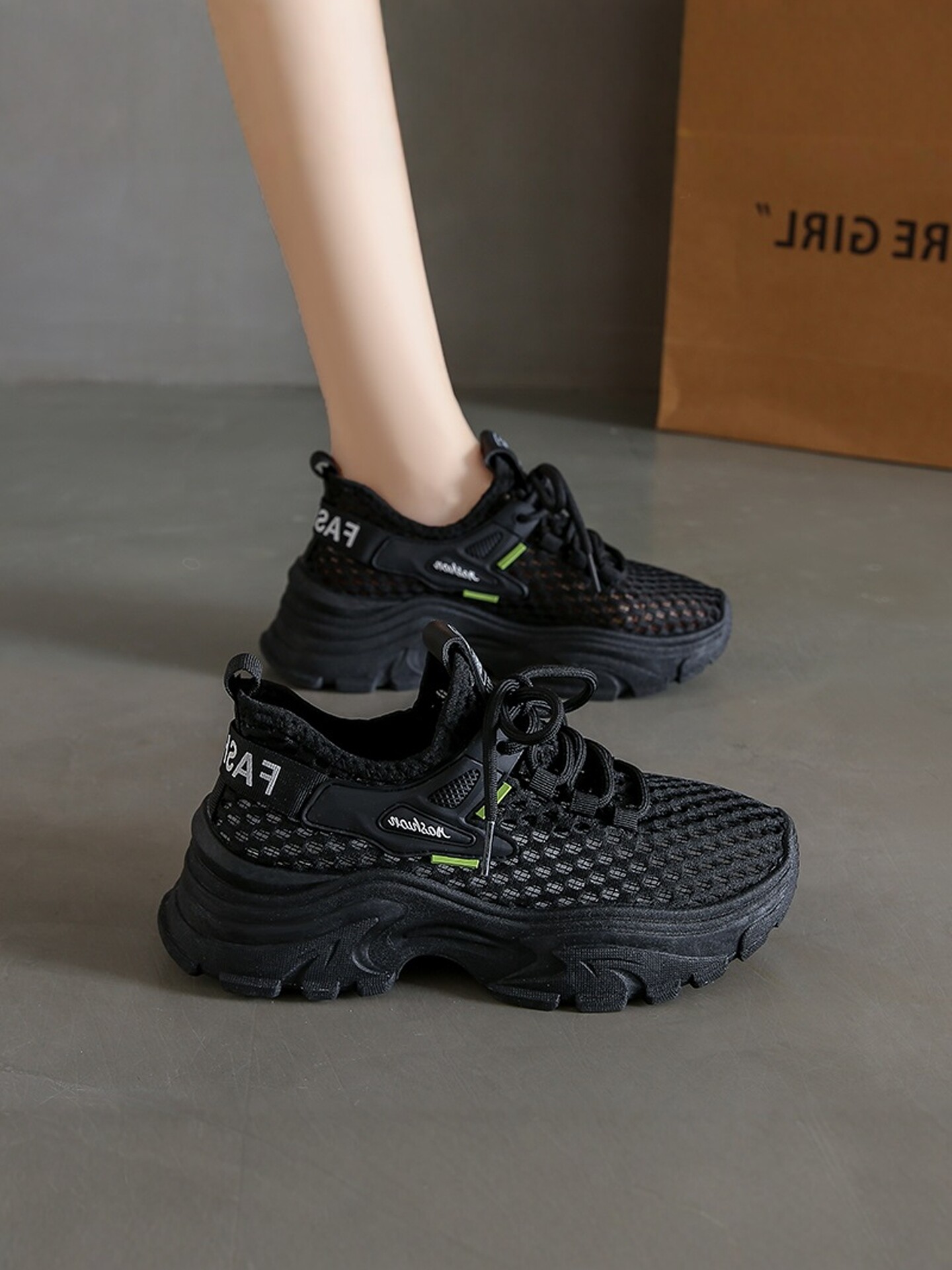 女鞋黑色运动鞋女夏季透气镂空薄款厚底老爹鞋不累脚上班工作网鞋主图