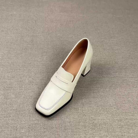 梨小七~法式英伦风方头粗跟乐福鞋女体制内一脚蹬通勤简约小皮鞋