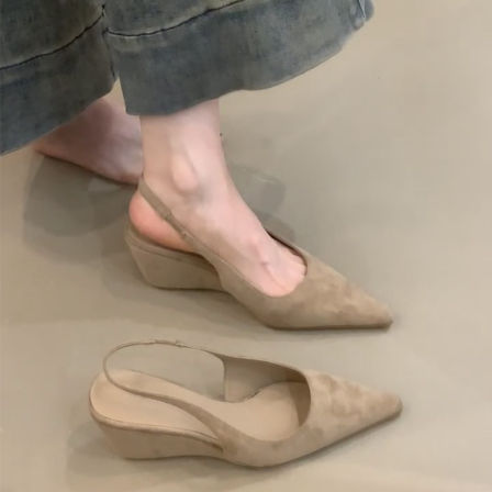 羊皮版~法式气质绒面坡跟包头凉鞋后空一字带百搭浅口尖头单鞋女
