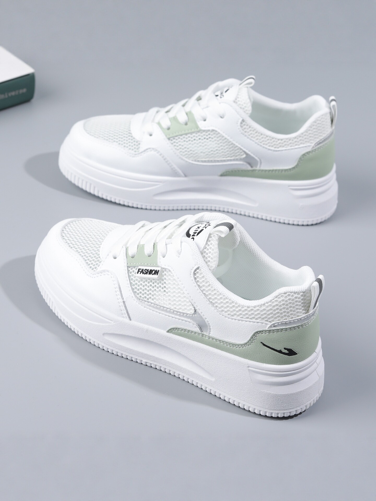 小白鞋女鞋夏季透气薄款板鞋2026新款学生网面运动鞋单网厚底网鞋主图