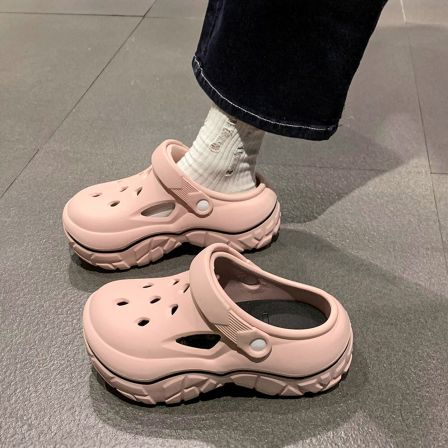 厚底洞洞鞋女款2026新款夏季外穿软底防滑增高粉色包头沙滩凉拖鞋