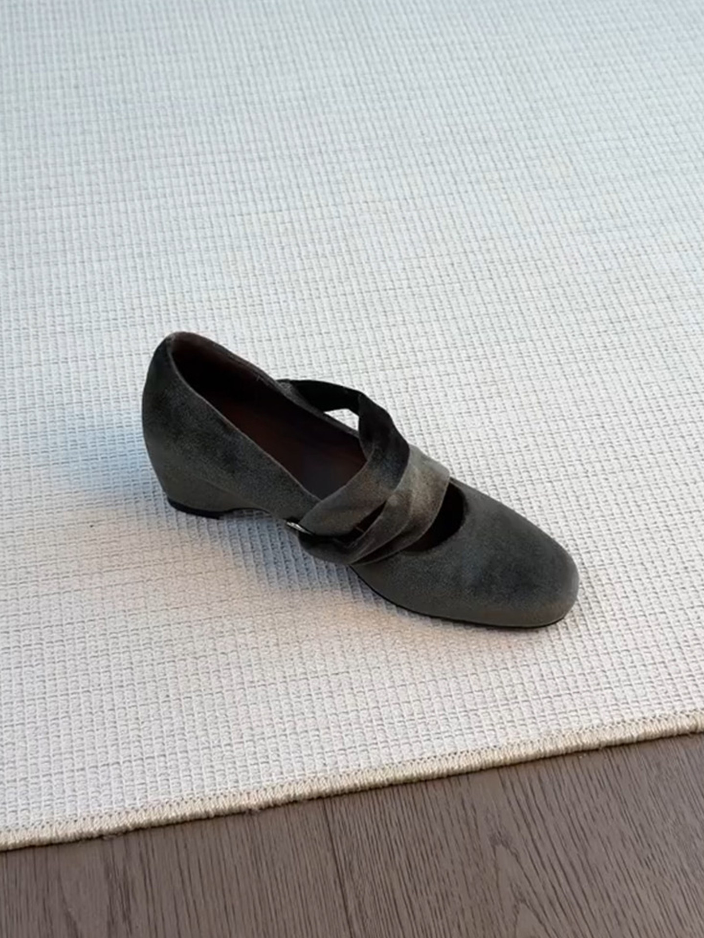 Wheat house ~！法式丝绒灰色内增高玛丽珍鞋女圆头缠绕浅口单鞋主图